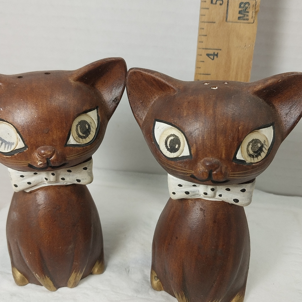 Winking salt and pepper shakers cats wooden - Picture 4 of 4